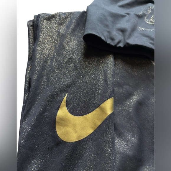 NIKE Women’s Workout Set Black/Gold Medium - Picture 2 of 11